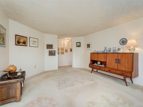 301-2354 Brethour Ave, Sidney, BC - Indoor