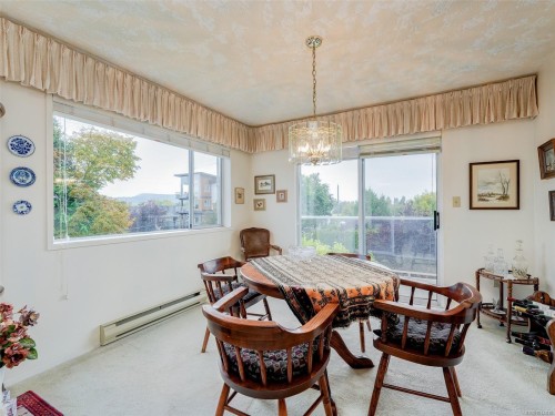 301-2354 Brethour Ave, Sidney, BC - Indoor Photo Showing Dining Room