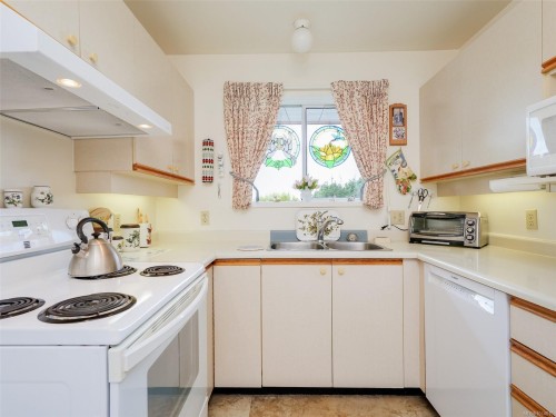 301-2354 Brethour Ave, Sidney, BC - Indoor Photo Showing Kitchen With Double Sink