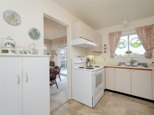 301-2354 Brethour Ave, Sidney, BC - Indoor Photo Showing Kitchen With Double Sink