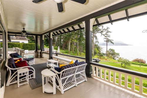 605 Senanus Dr, Central Saanich, BC 