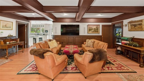 605 Senanus Dr, Central Saanich, BC 