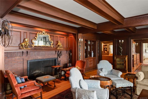 605 Senanus Dr, Central Saanich, BC 