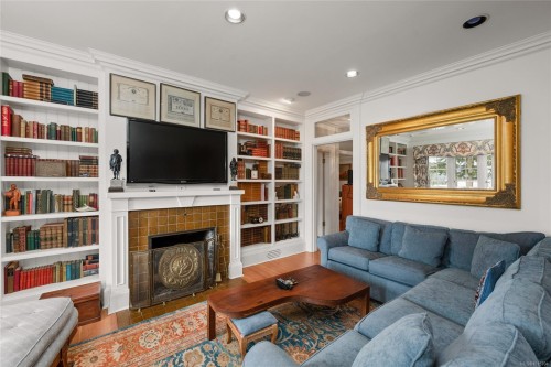 605 Senanus Dr, Central Saanich, BC 