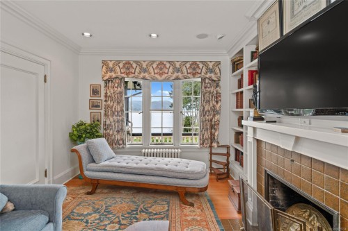 605 Senanus Dr, Central Saanich, BC 