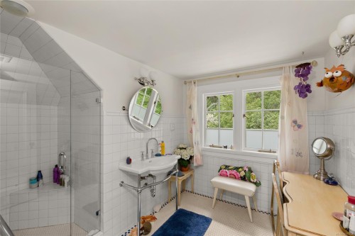 605 Senanus Dr, Central Saanich, BC 