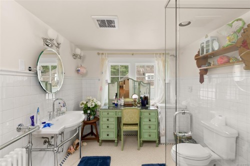 605 Senanus Dr, Central Saanich, BC 