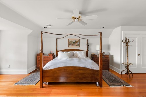 605 Senanus Dr, Central Saanich, BC 