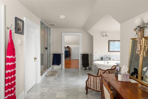 605 Senanus Dr, Central Saanich, BC 