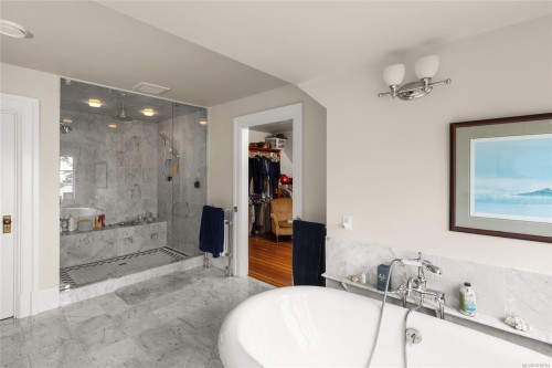 605 Senanus Dr, Central Saanich, BC 