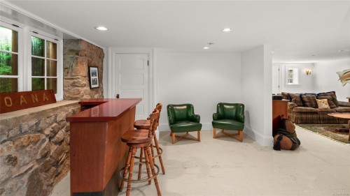 605 Senanus Dr, Central Saanich, BC 