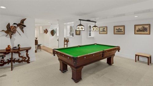 605 Senanus Dr, Central Saanich, BC 