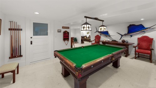 605 Senanus Dr, Central Saanich, BC 