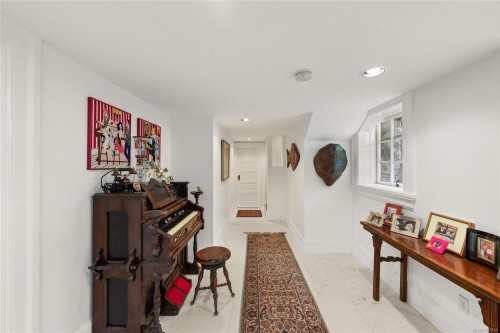 605 Senanus Dr, Central Saanich, BC 