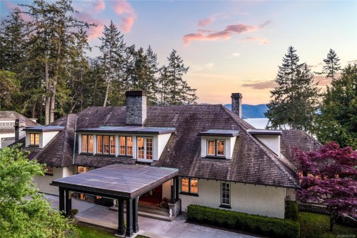 605 Senanus Dr, Central Saanich, BC 