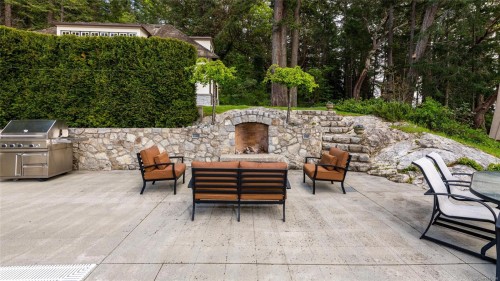 605 Senanus Dr, Central Saanich, BC 