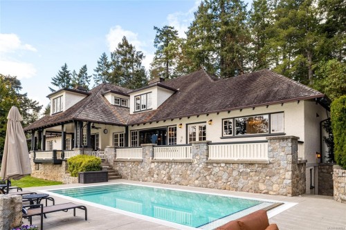 605 Senanus Dr, Central Saanich, BC 