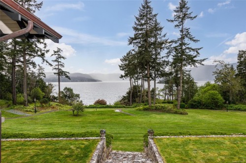 605 Senanus Dr, Central Saanich, BC 