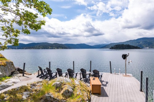 605 Senanus Dr, Central Saanich, BC 