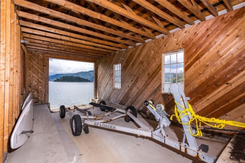 605 Senanus Dr, Central Saanich, BC 