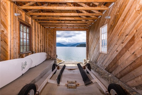 605 Senanus Dr, Central Saanich, BC 