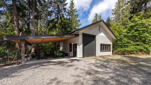 605 Senanus Dr, Central Saanich, BC 