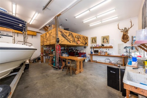 605 Senanus Dr, Central Saanich, BC 