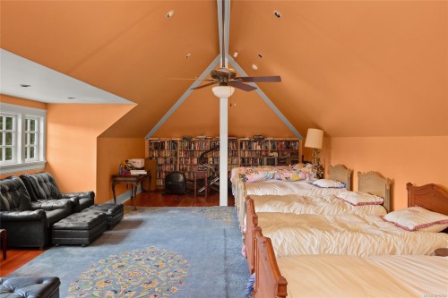 605 Senanus Dr, Central Saanich, BC 