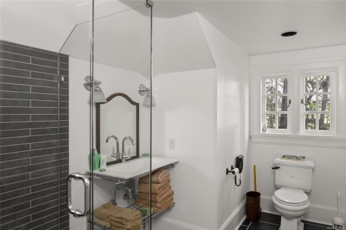 605 Senanus Dr, Central Saanich, BC 