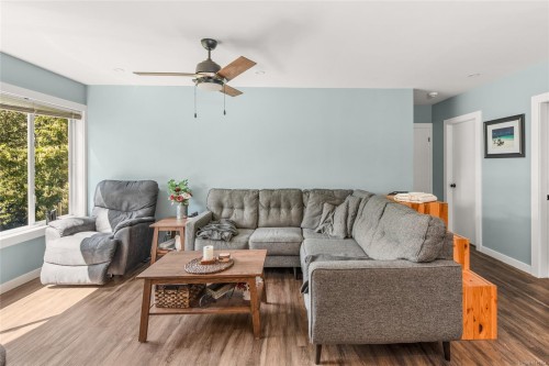 605 Senanus Dr, Central Saanich, BC 