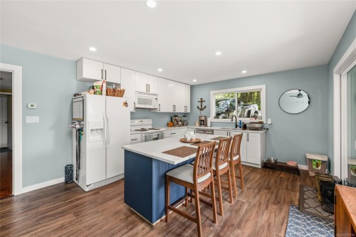 605 Senanus Dr, Central Saanich, BC 