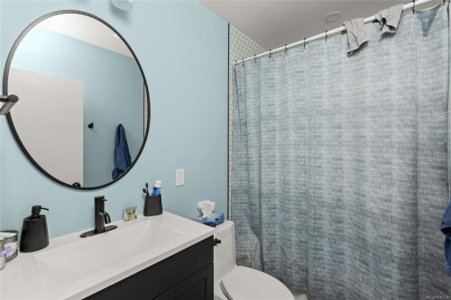 605 Senanus Dr, Central Saanich, BC 