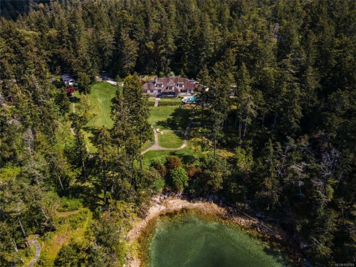 605 Senanus Dr, Central Saanich, BC 