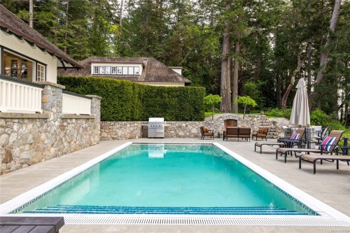 605 Senanus Dr, Central Saanich, BC 