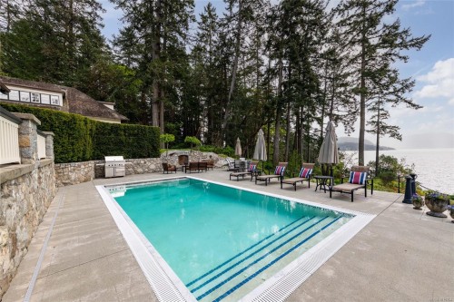 605 Senanus Dr, Central Saanich, BC 