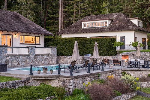 605 Senanus Dr, Central Saanich, BC 