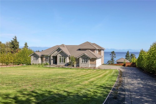 6480 Eagles Dr, Courtenay, BC 