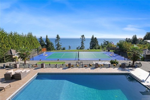 6480 Eagles Dr, Courtenay, BC 