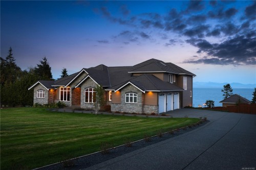 6480 Eagles Dr, Courtenay, BC 