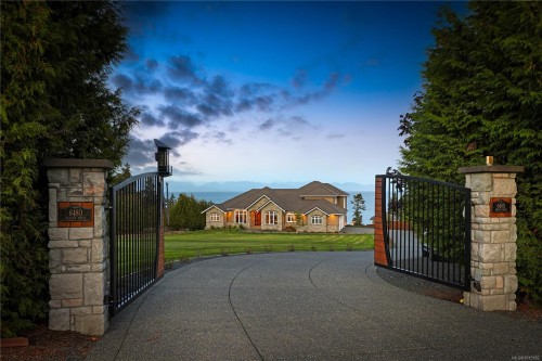 6480 Eagles Dr, Courtenay, BC 