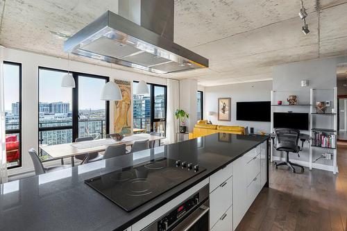 Autre - 1702-195 Rue Peel, Montréal (Le Sud-Ouest), QC - Indoor Photo Showing Kitchen