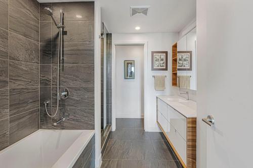 Salle de bains attenante à la CCP - 1702-195 Rue Peel, Montréal (Le Sud-Ouest), QC - Indoor Photo Showing Bathroom