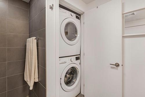 Salle de bains - 1702-195 Rue Peel, Montréal (Le Sud-Ouest), QC - Indoor Photo Showing Laundry Room