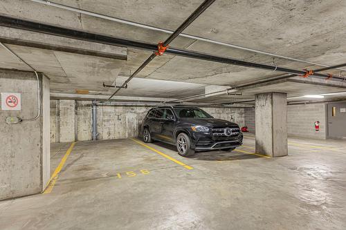 Garage - 1702-195 Rue Peel, Montréal (Le Sud-Ouest), QC - Indoor Photo Showing Garage