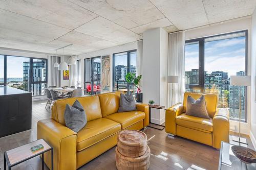 Salon - 1702-195 Rue Peel, Montréal (Le Sud-Ouest), QC - Indoor Photo Showing Living Room