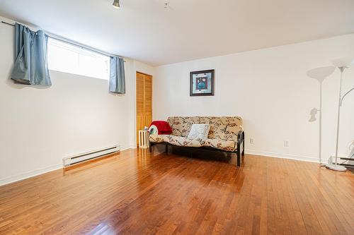 Salle familiale - 3940 Rue Ovide, Brossard, QC - Indoor