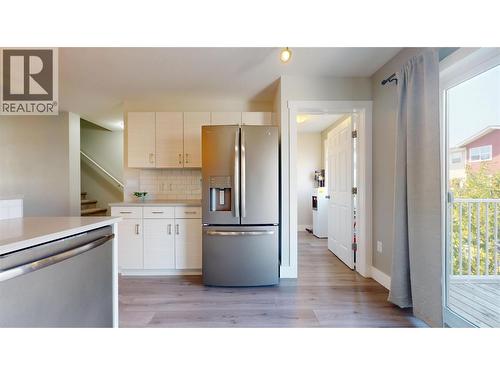 1840 Kelowna Crescent Unit# 22, Cranbrook, BC - Indoor Photo Showing Kitchen