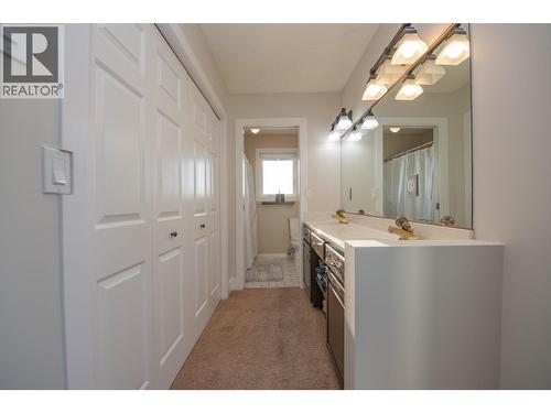 Master bathroom - 702 Cypress Drive, Coldstream, BC - Indoor Photo Showing Other Room