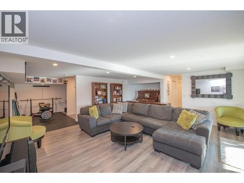 Lots of space - 702 Cypress Drive, Coldstream, BC - Indoor Photo Showing Living Room