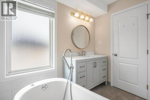 974 Mt. Beaven Place, Vernon, BC - Indoor Photo Showing Bathroom